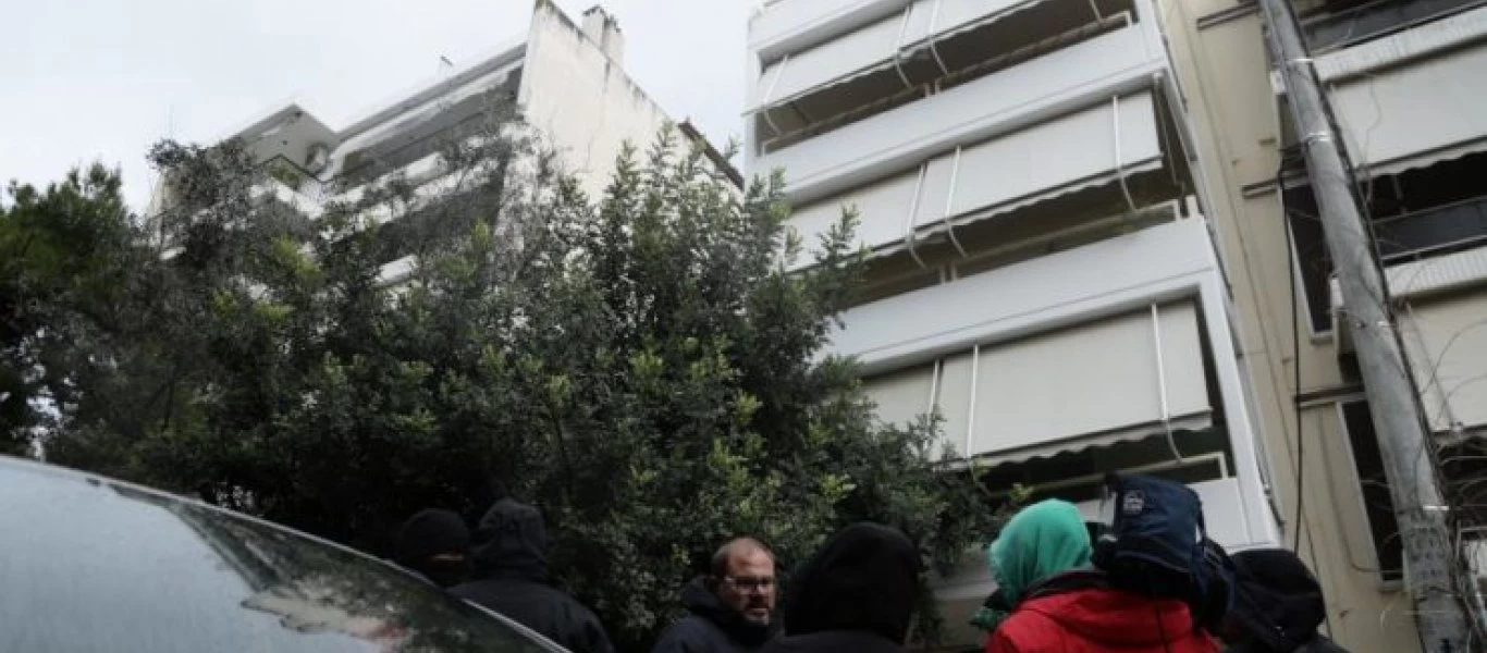 Θρήνος στην κηδεία μάνας και κόρης στην Πεύκη (βίντεο)